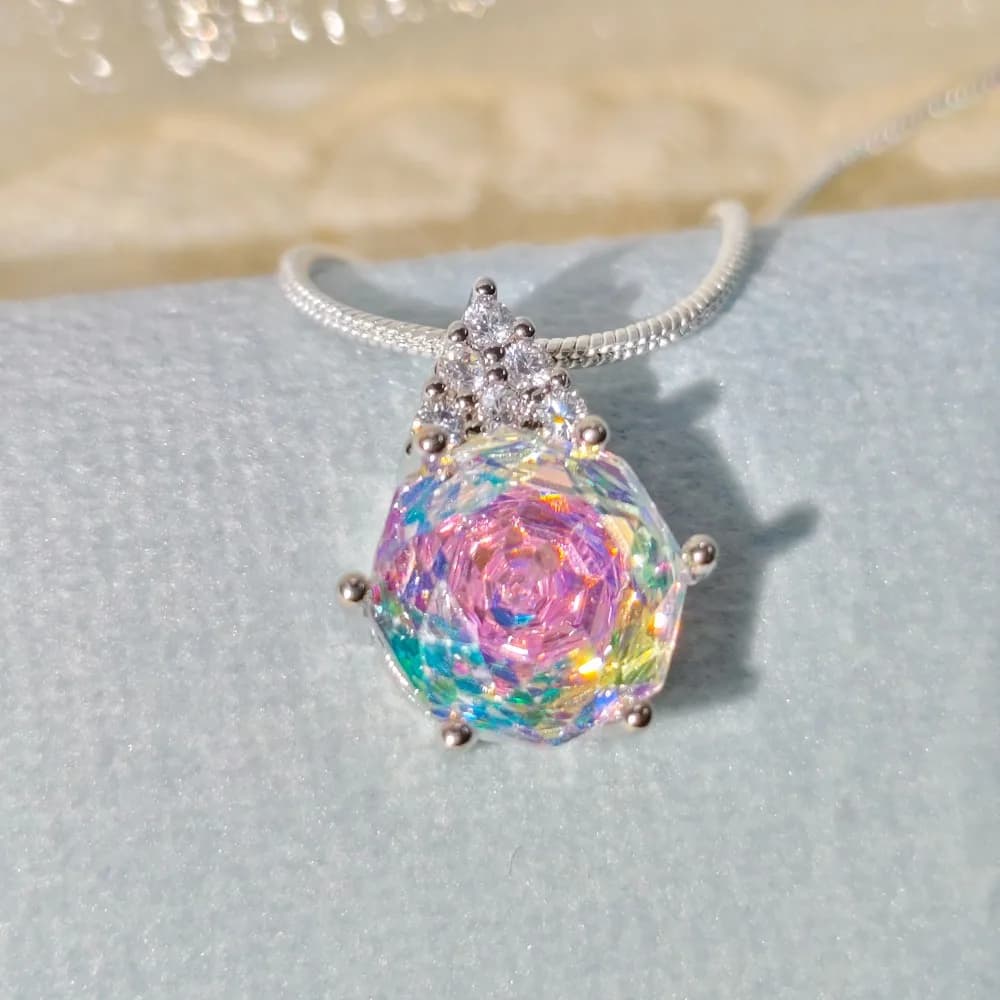 Collier élégant en argent sterling 925 avec diamant à haute teneur en carbone taille rose octogonale et bord triangulaire Paraiba