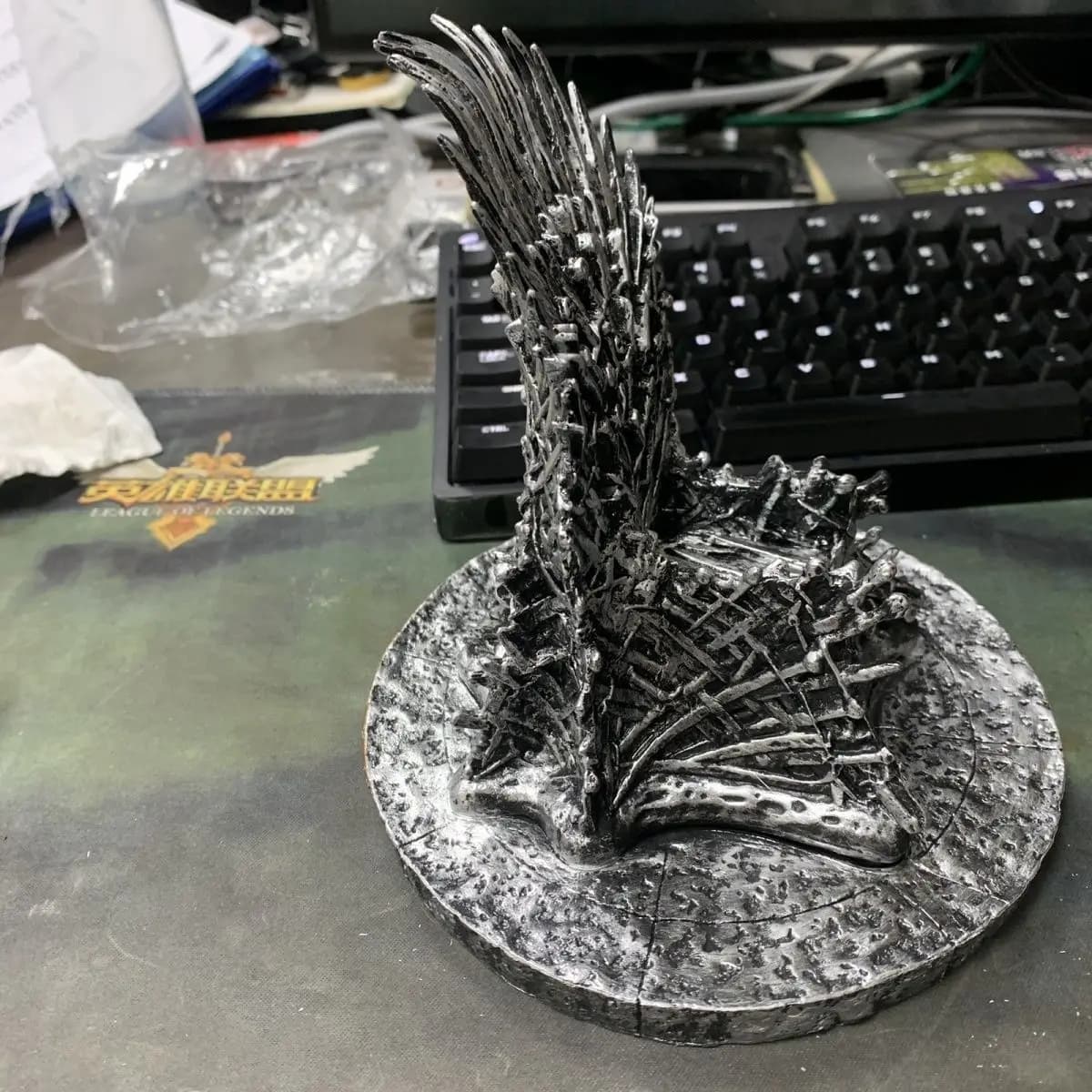 Statuette en PVC rétro du Trône de Fer de Game of Thrones, support pour téléphone, ornement cadeau exquis