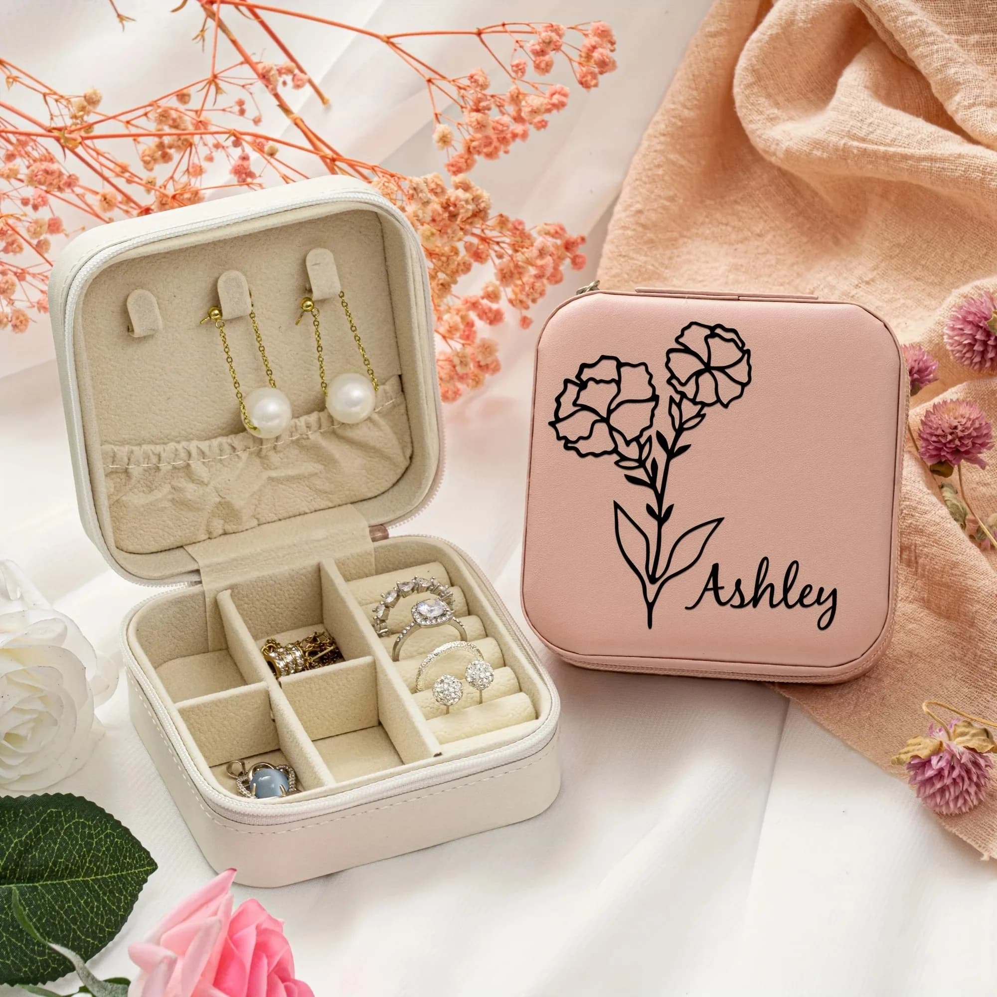 Boîte de rangement de bijoux avec nom personnalisé, boîte-cadeau de fleur d'anniversaire pour femmes, boîte de rangement de bijoux en cuir PU personnalisée 1 pièce
