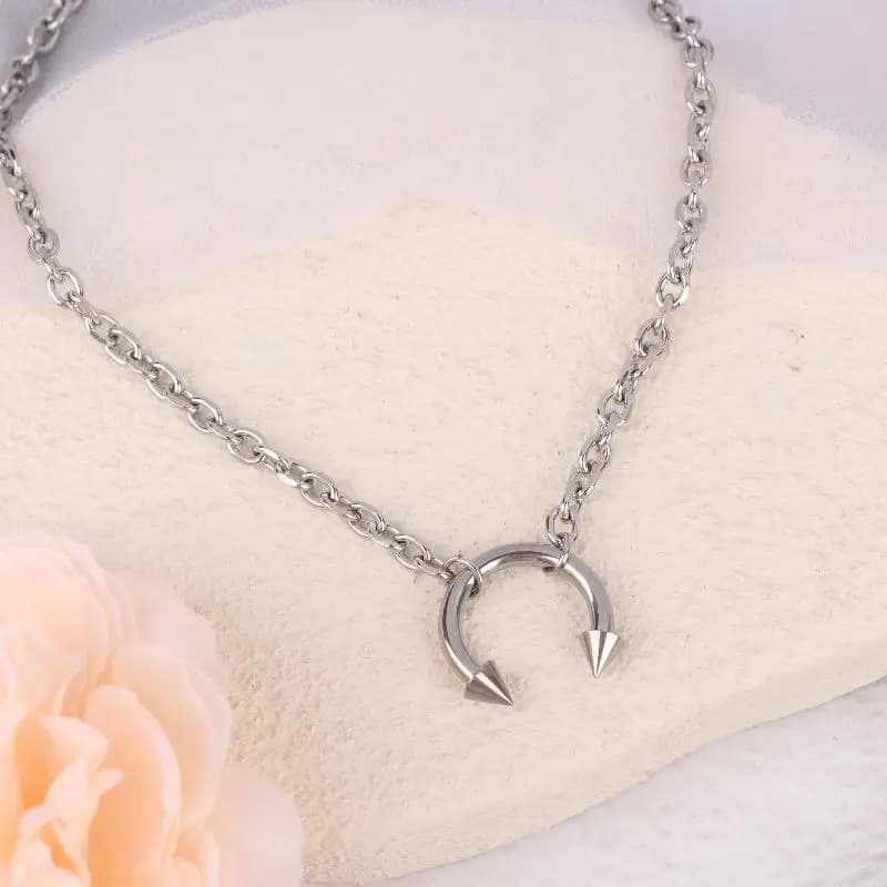 Collier pendentif à rivets en acier titane ; Tour de cou punk hip-hop d'inspiration rétro ; Bijoux Y2K unisexes pour fête gothique.