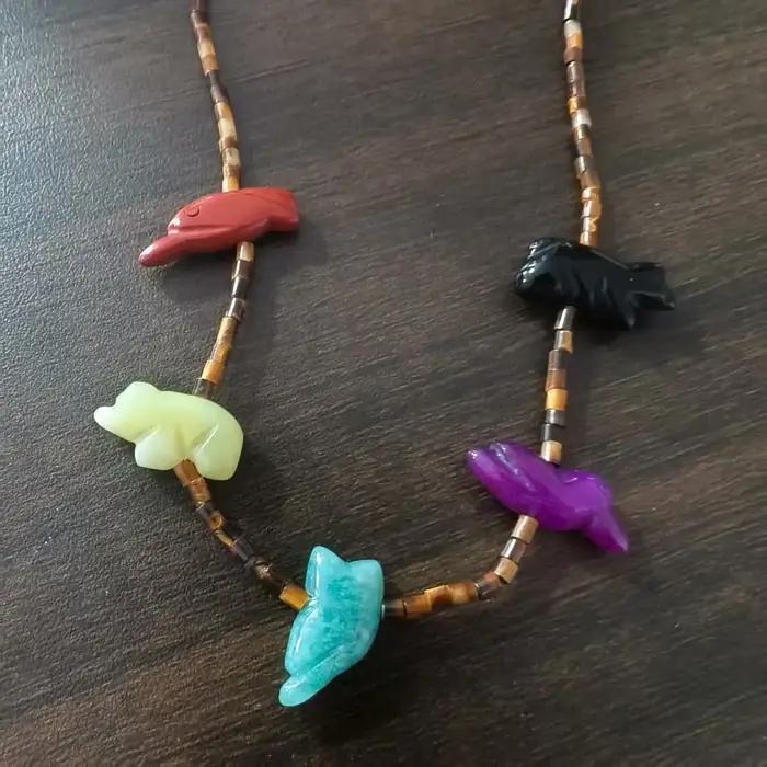 Collier de perles d'animaux en pierre naturelle