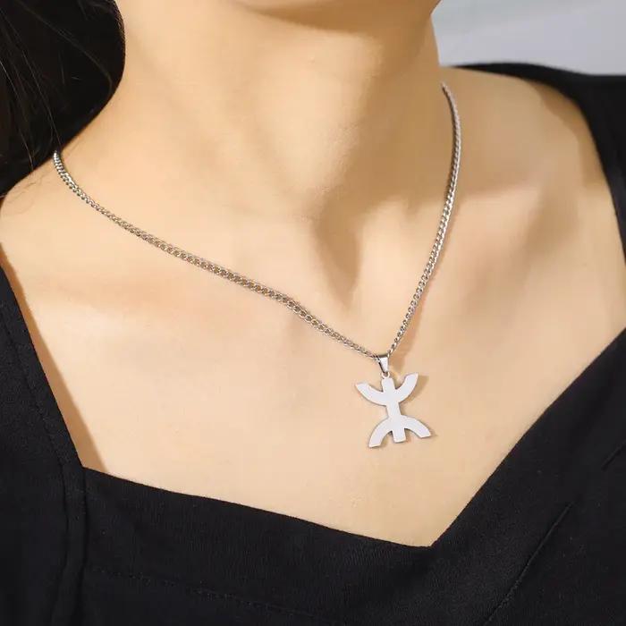 Collier avec pendentif berbère en acier inoxydable symbole Yaz femme traditionnelle cadeau spécial