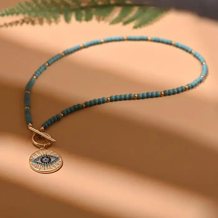 Collier pendentif oeil à la mode et enchanteur