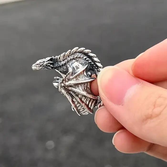 Bague de mode style gothique punk avec motif de dragon et pierre blanche ajustable pour look audacieux et mystique