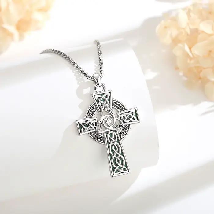 Collier en cuivre Eudora avec croix celtique Triquetra