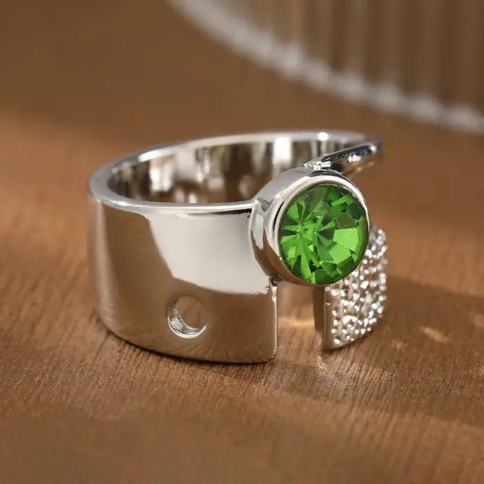 Bague ouverte de luxe texturée en cuivre avec pierre synthétique verte