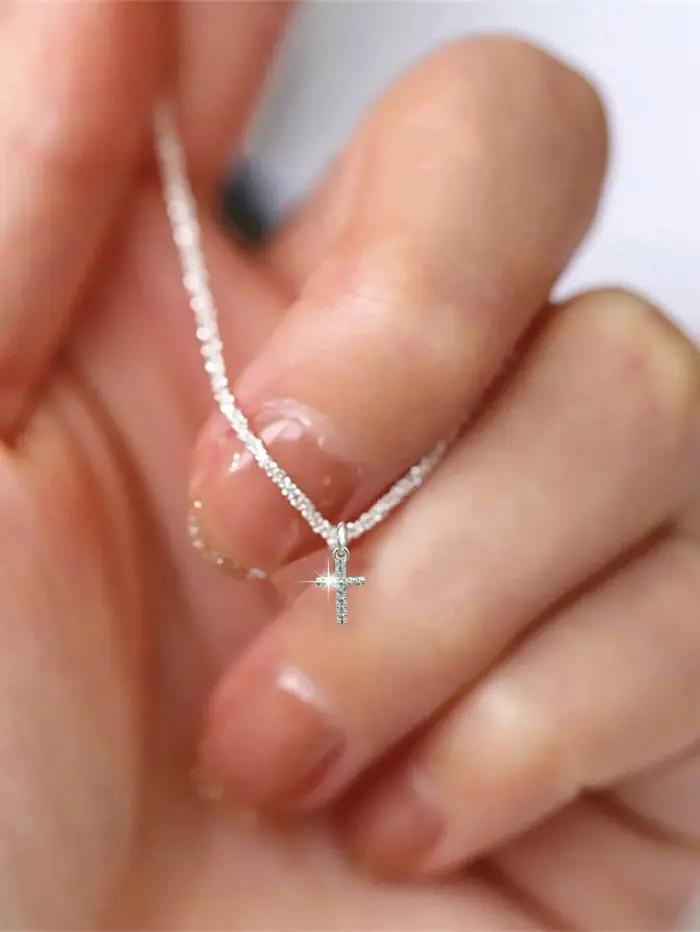 Collier ras du cou avec croix et clavicule, 1 pièce, simple