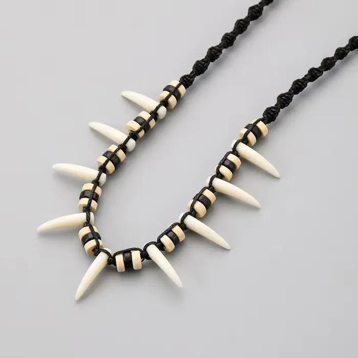 Collier dents de loup bohème tissé à la mode