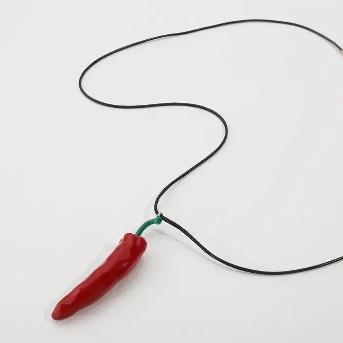 Collier pendentif poivre rouge pour femmes