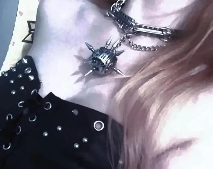 Collier punk design unique chaîne métallique asymétrique bijou de cou à la mode et uniques pour homme et femme occasions spéciales