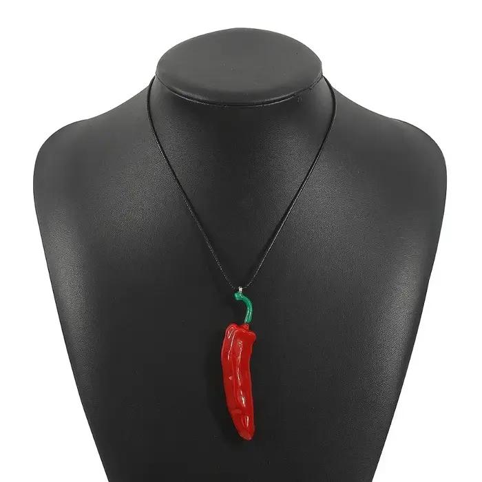 Collier pendentif poivre rouge pour femmes