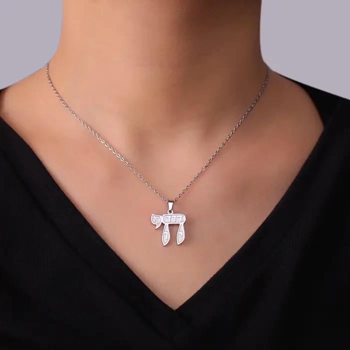 LIKGREAT Collier pendentif lettre hébraïque juive pour hommes et femmes, acier inoxydable, amulette