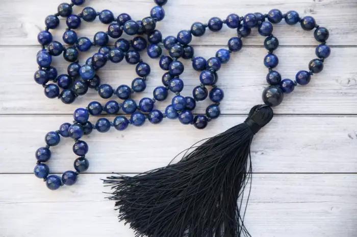 Collier Long Bleu en Pierre 108 Naturelle