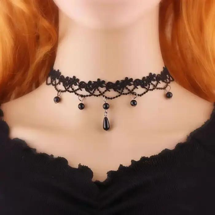 Collier en dentelle noire