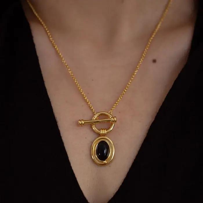 Collier Classique en Agate Noire avec Boucle Unique, Design Original, Pendentif Luxueux et Lumineux, Bijoux de Banquet, Cadeaux