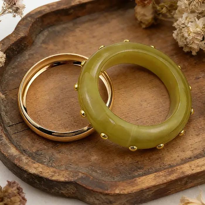Ensemble de bracelets sculpturaux modernes cloutés