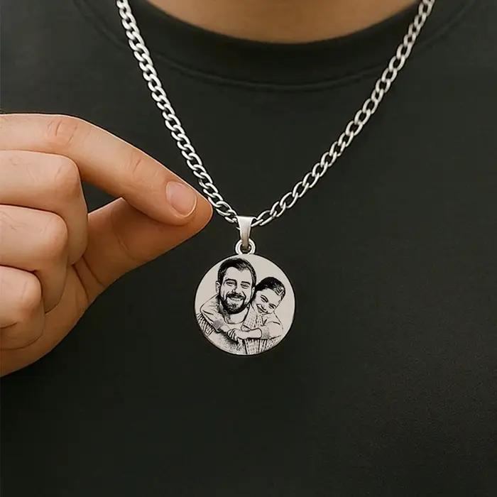 Collier personnalisé avec chaîne Figaro et pendentif gravé au laser pour couple, cadeau d'anniversaire et occasions spéciales