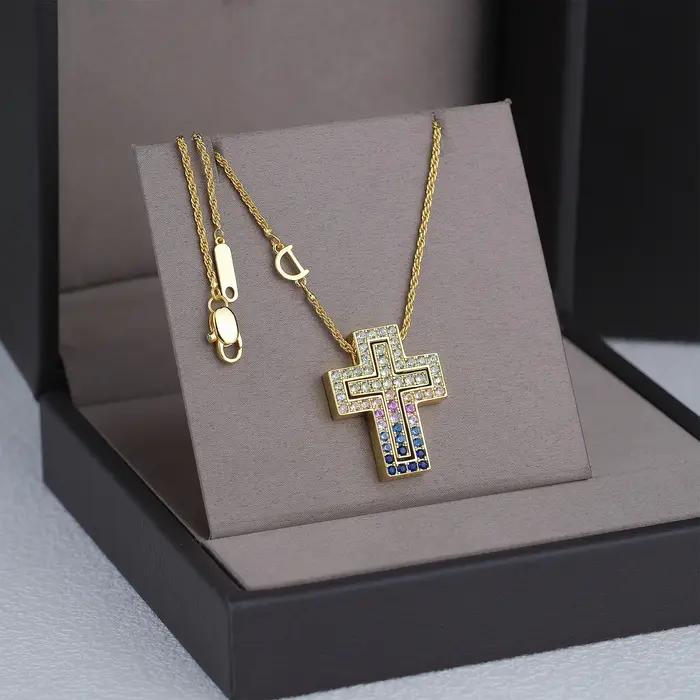 Collier double croix noble pour femme avec zirconiums arc-en-ciel
