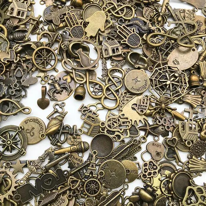 Vintage couleur mixte 20/30/50pcs Multi Styles aléatoire Antique Bronze pendentif à breloques perles à la main pour les résultats de fabrication de bijoux à bricoler soi-même