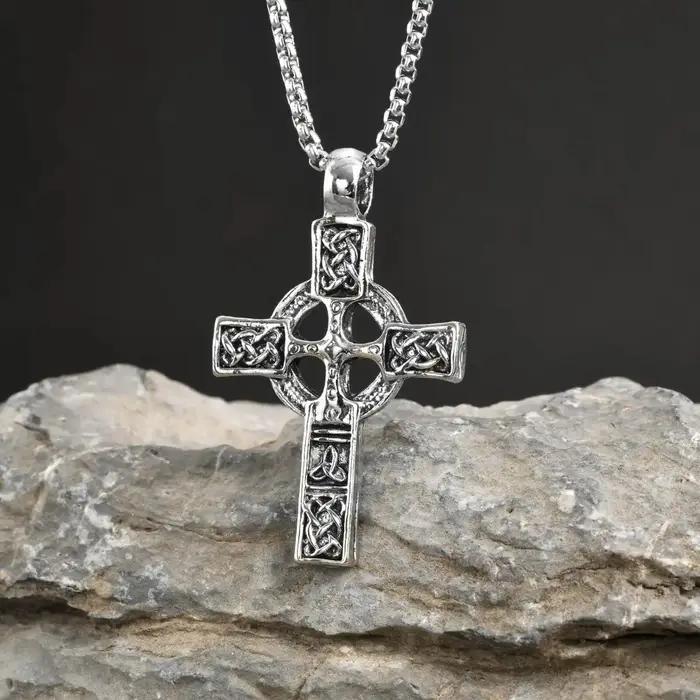 Collier croix celtique nordique