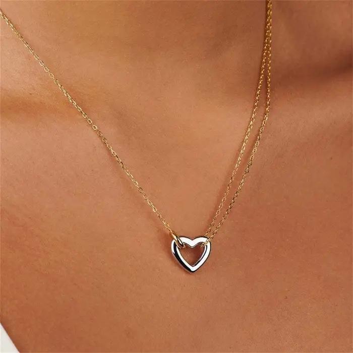 Collier avec pendentif cœur en acier inoxydable couleur or jaune clair avec pierres précieuses artificielles pour femme style mode élégant