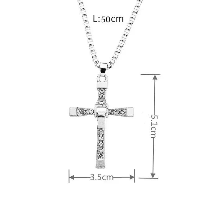 Collier pendentif croix pour homme en zircone cubique avec chaîne boîte style fashion commuter et finitions dorées pour homme élégant
