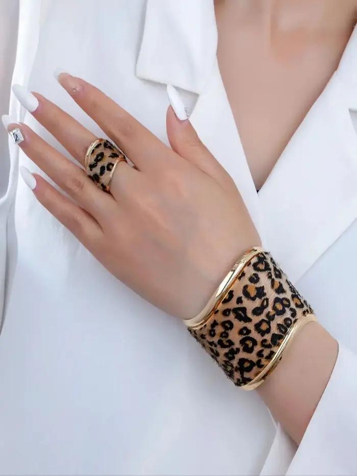 Ensemble de bracelets et bagues en métal imprimé léopard
