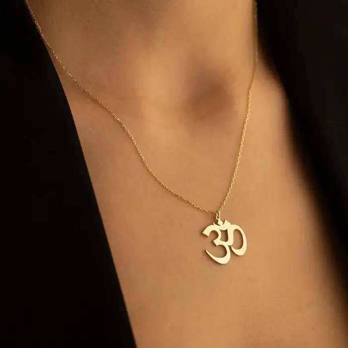 Collier Chakra en acier inoxydable pendentif OM pour femmes occasions spéciales yoga méditation cadeau pour anniversaire mariage