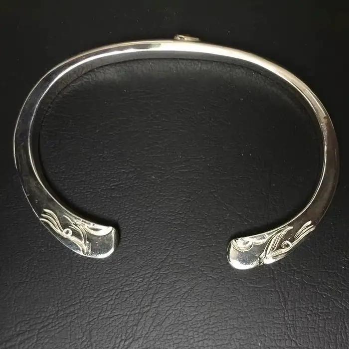 Bracelet Aigle à Quatre Yeux doré en or rose perle pour femmes occasions spéciales symboles d'amour et de fidélité