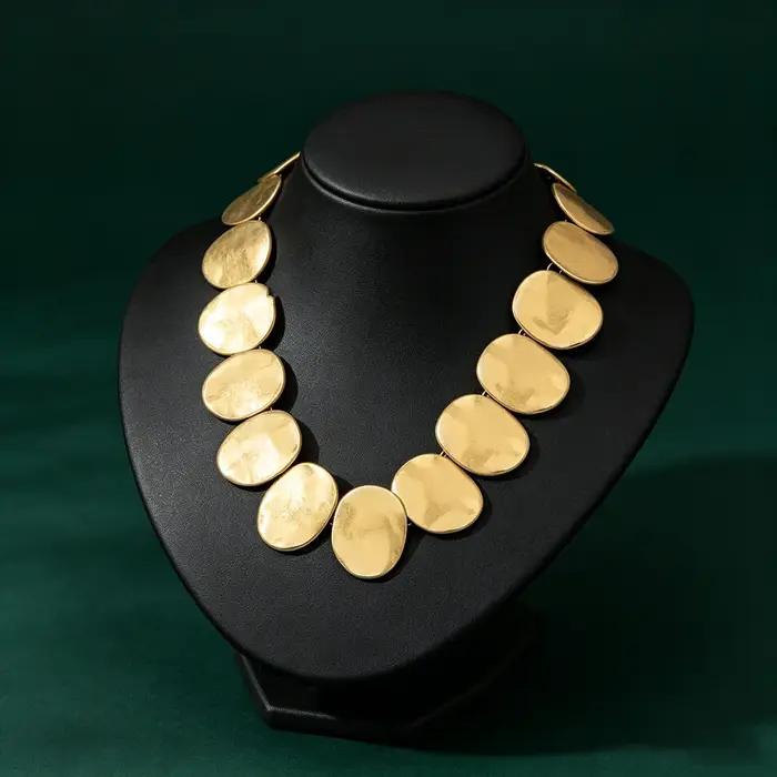 Collier plaqué or avec pendentif disque rond style vintage chaîne de clavicule plate bijou femme occasions spéciales