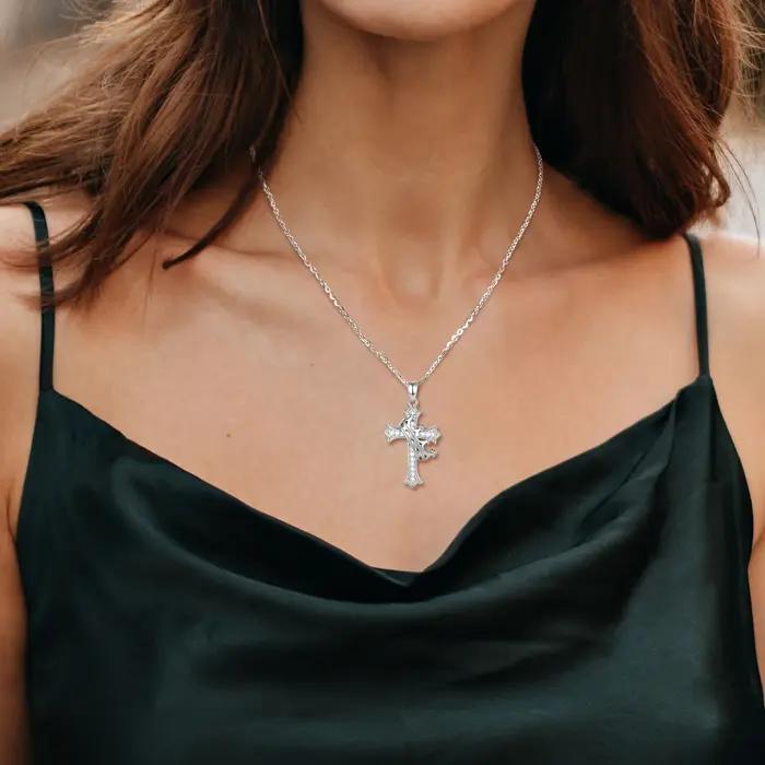 Collier croix couronne en cuivre classique unisexe symbole de foi pour femmes et hommes occasions religieuses et familiales