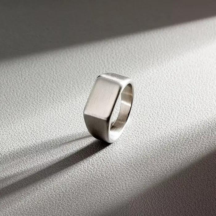 Bague signet rectangulaire en acier inoxydable 316L avec finition d'argent pour hommes, design géométrique classique pour toutes occasions