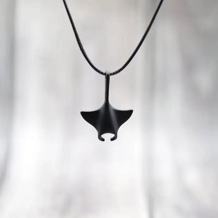 Collier élégant en forme de baleine de requin Manta pour hommes