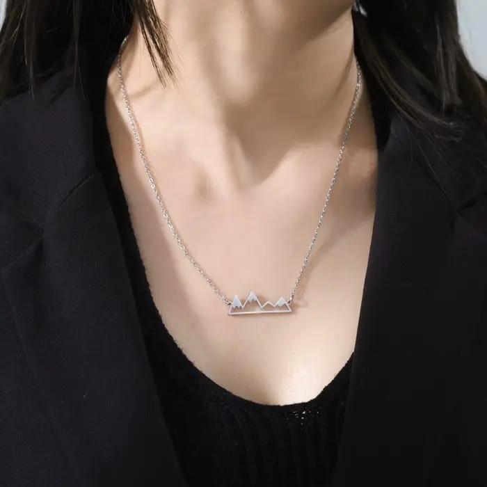 Amaxer Mountain Hill collier pour hommes femmes creux en acier inoxydable montagnes de neige pendentif
