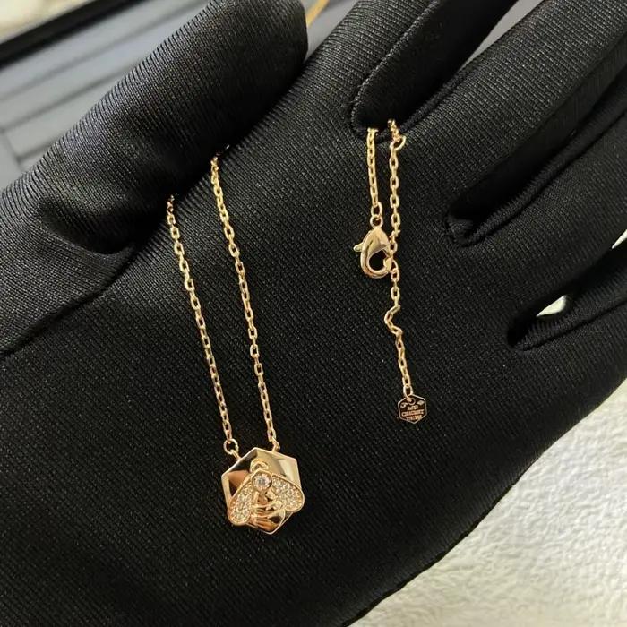 Collier Abeille Sculptée en Argent 925 Plaqué Or, Bijou Exquis et Tendance pour Femme, Cadeau Idéal pour les Fêtes