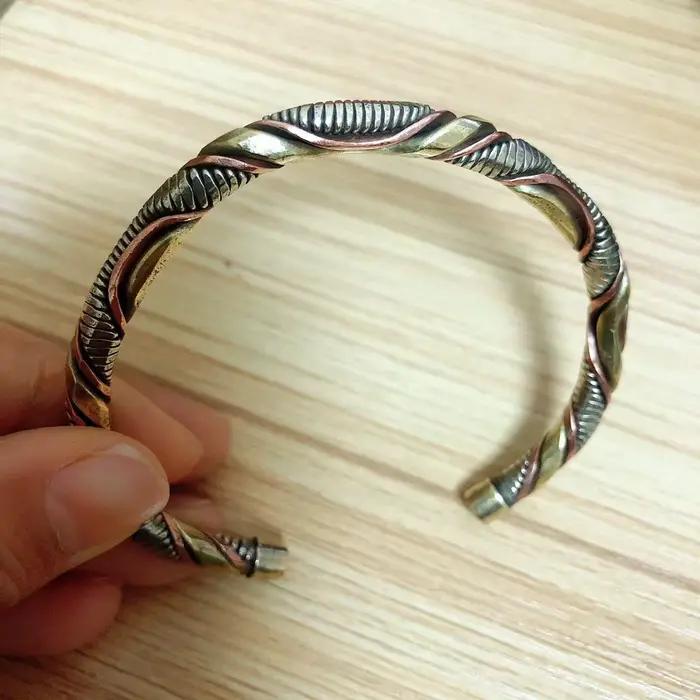 Bracelet de manchette pour femme en alliage de cuivre motif fleur fait à la main ajustable et élégant pour usage quotidien et cadeau