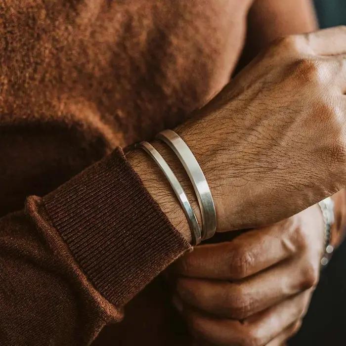 Bracelet manchette pour hommes