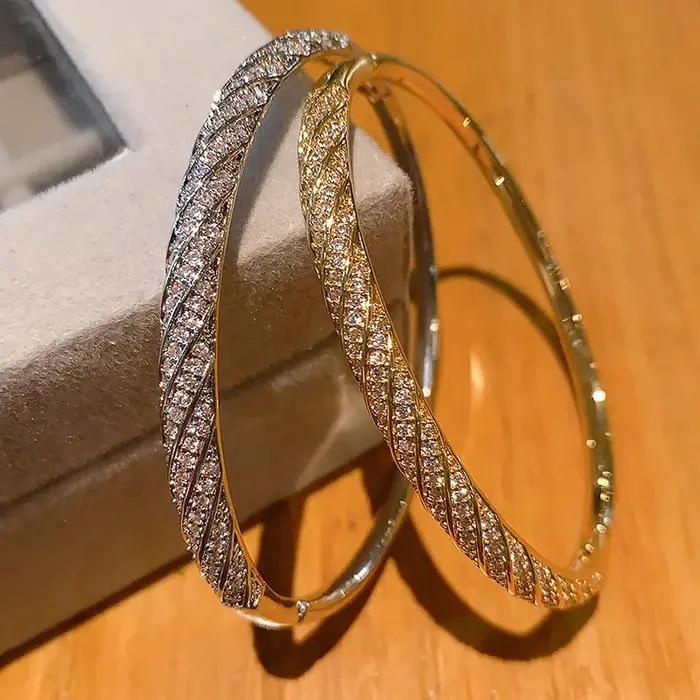 Bracelet jonc en laiton plaqué or 18 carats style squelette élégant pour femmes occasions professionnelles sociales