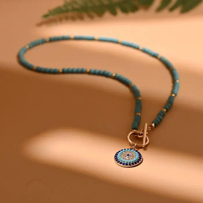 Collier pendentif oeil à la mode et enchanteur