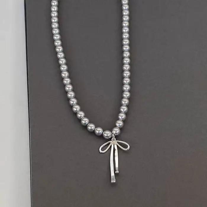 Pendentif ras du cou élégant avec nœud papillon en perles gracieuses pour femmes