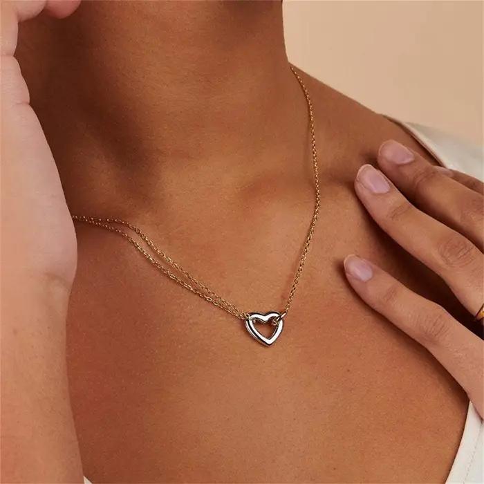 Collier avec pendentif cœur en acier inoxydable couleur or jaune clair avec pierres précieuses artificielles pour femme style mode élégant