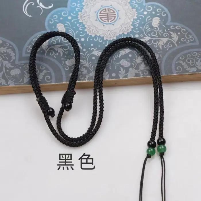Collier pendentif avec perles Dzi attachées à un cordon