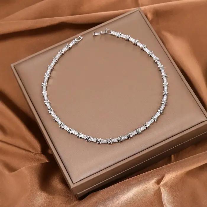 Collier en zirconium bicolore en forme de T avec lettre X pour femme, élégant et polyvalent pour diverses occasions et cadeaux d'exception