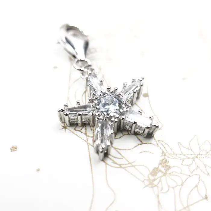 Pendentif à breloque étoile en pierre blanche