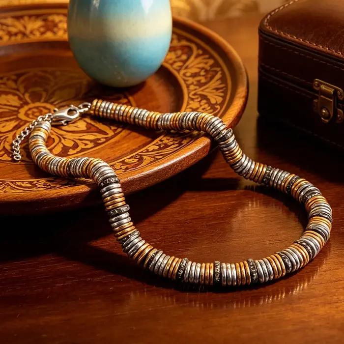 Collier contemporain en métal mélangé à disques superposés, ton or et argent, avec cristaux étincelants, bijou statement pour tenue de soirée