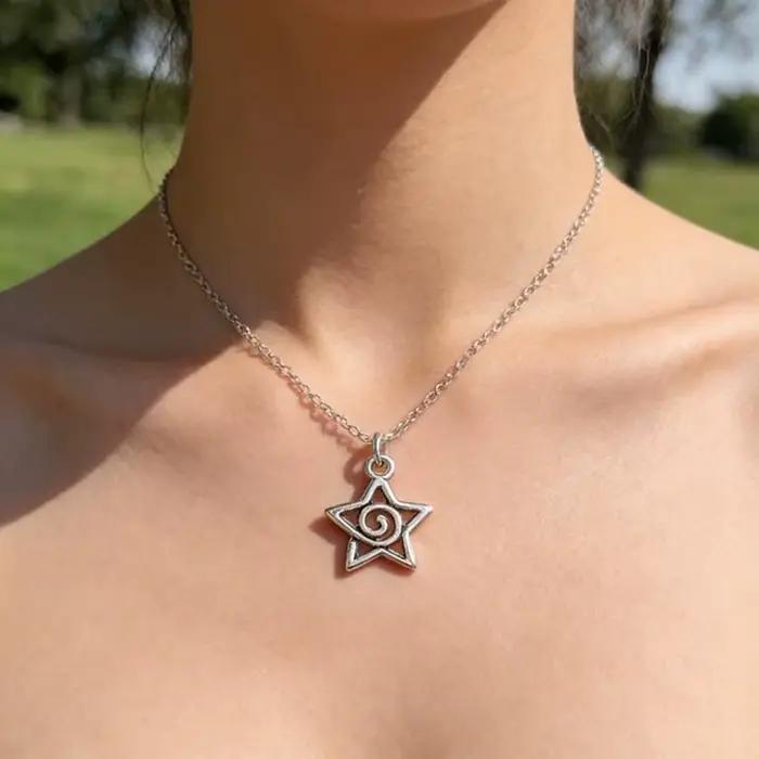 Collier pendentif étoile tourbillon en argent Y2K