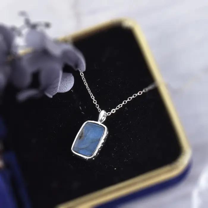 ITSMOS – collier avec pendentif carré en labradorite naturelle