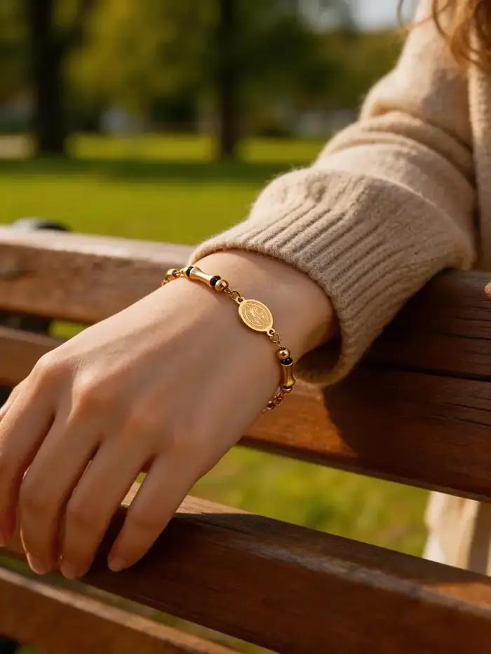 Bracelet chapelet Saint Benoît en perles de bambou