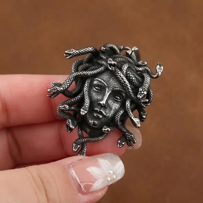 Collier Méduse Gothique Unique en Acier Inoxydable pour Hommes et Femmes Occasions Spéciales Punk Vintage Serpent Design Bijoux Cadeaux