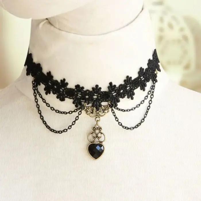 Collier en dentelle noire